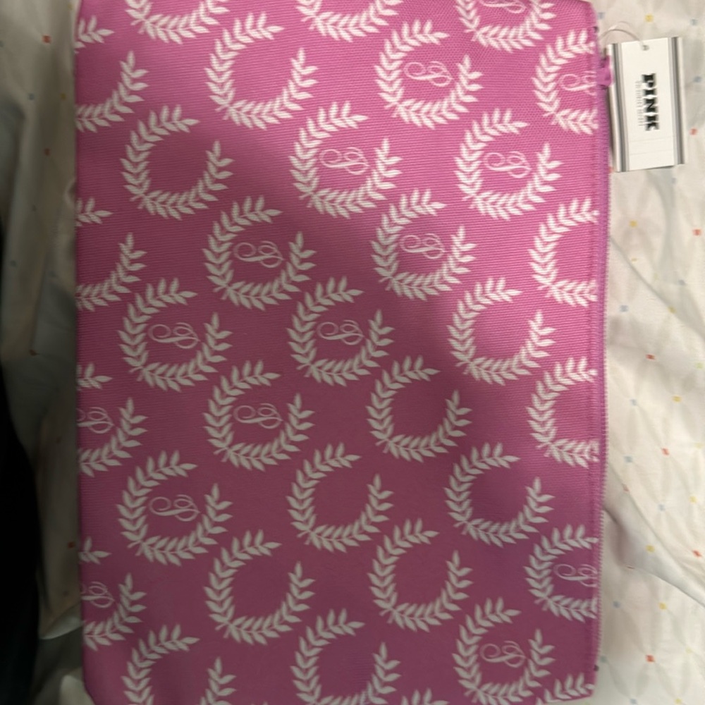 NEW Victoria Secret/pink zip pouch with wristband